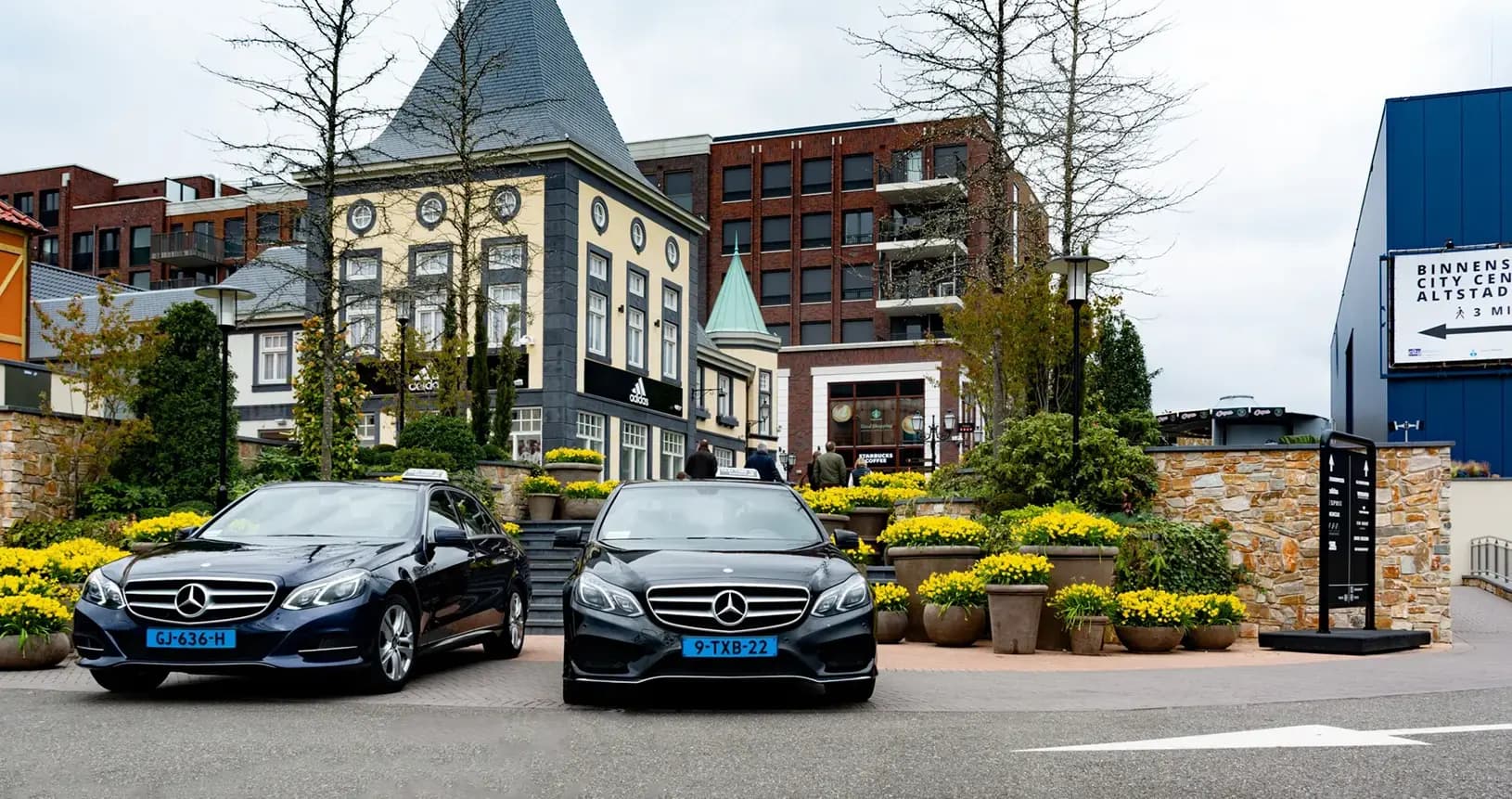 Taxi Time auto's in Designer Outlet Roermond